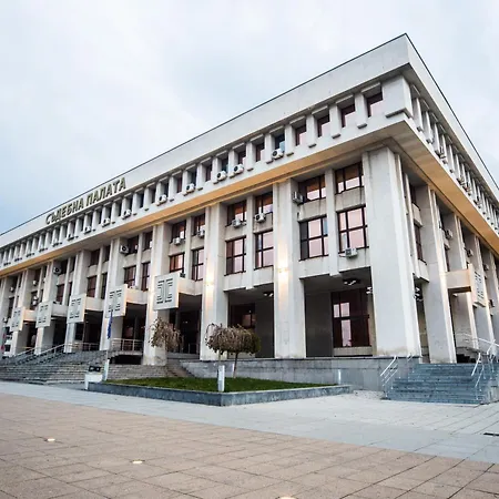 Апартамент Summer Downtown - Compact Basic Flat - 1st Floor Бургас