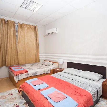 Summer Downtown - Compact Basic Flat - 1st Floor Burgas