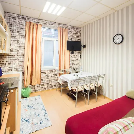 Apartament Summer Downtown - Compact Basic Flat - 1st Floor